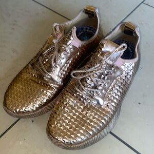Roxy rose sneakers for woman size 10
